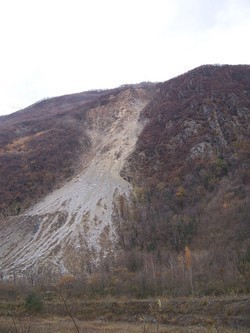 Le 23 novembre 2006, un éboulement de plusieurs milliers de mètres cube a eu lieu à Séchilienne.