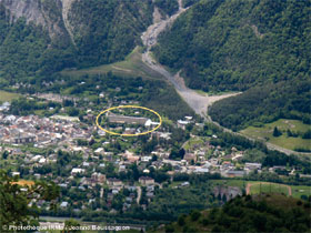 Photo 21 - Localisation du collge des Six Valles sur le cne de djection du cirque de Saint-Antoine
