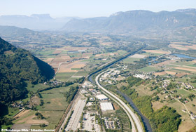 L'Arc au débouché de la Maurienne, juste avant la confluence avec l'Isère