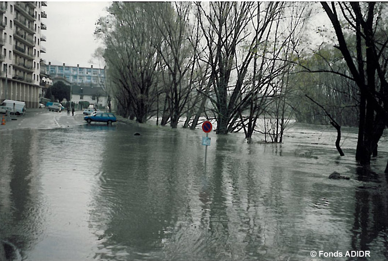 Inondation des quais  La Tronche en 1992