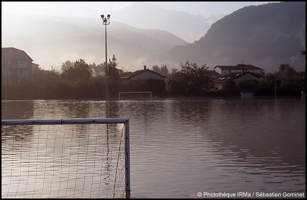Le stade de foot de Domène inondé le 23 août 2005