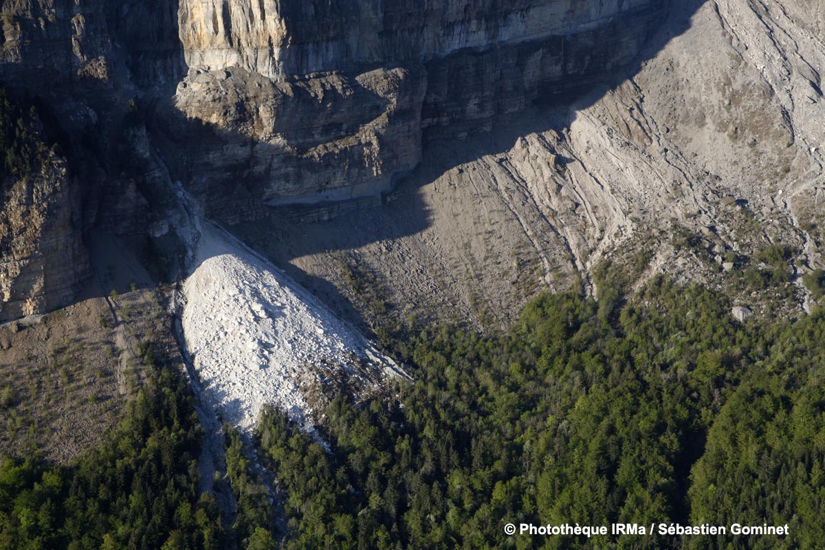 CHAPAREILLAN éboulement Catastrophes naturelles Le Granier vue sur les éboulements du 09