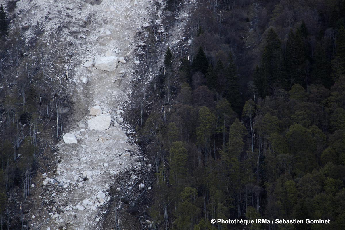 ENTREMONTLEVIEUX éboulement Catastrophes naturelles Eboulement en face ouest du Granier