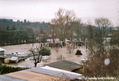 Crue du Garon des 2 et 3 décembre 2003 à Grigny - les eaux arrivent au pied de la voie ferrée