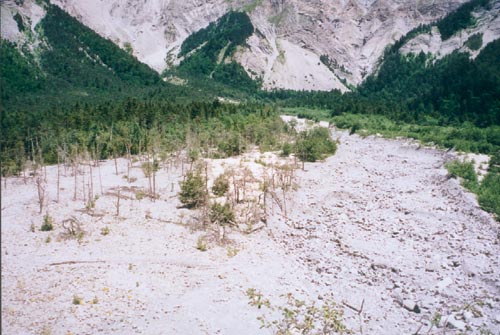 Le torrent de l'Ebron au niveau du grand barrage de sdimentation