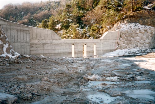 Le barrage de sédimentation de l'Ebron
