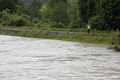 Crue de la Romanche � Bourg d'Oisans le 21 juin 2024 - Les digues sous surveillance
