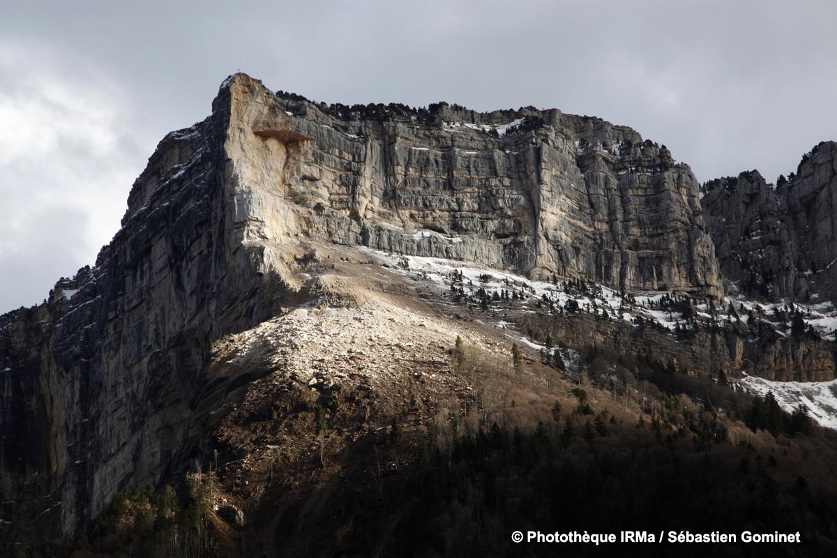 ENTREMONTLEVIEUX éboulement Catastrophes naturelles Eboulement en face ouest du Granier
