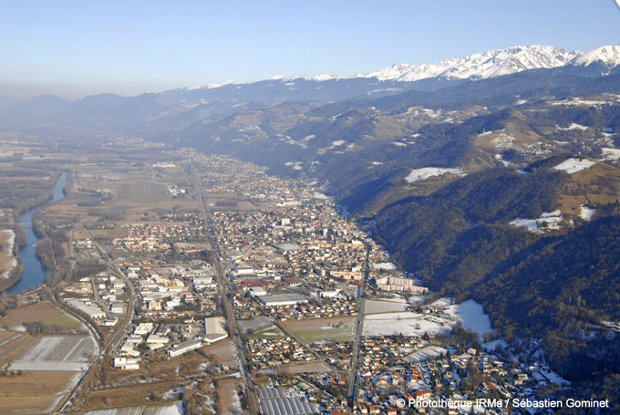 Vue aérienne de la vallée du Grésivaudan (Domène, le Versoud)
