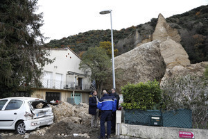   Eboulement d'un Pénitent sur la commune des Mées entraînant la destruction de trois maisons - Sébastien GOMINET, IRMa