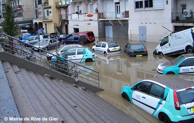 Inondation  Rive-de-Gier en 2008  mairie