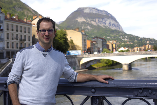 Samuel Morin sur la passerelle Saint-Laurent  Grenoble  IRMa / S. Gominet