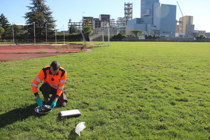 Prlvements au stade de foot de Pierre-Bnite, en face le site d'Arkema  ville de Pierre-Bnite