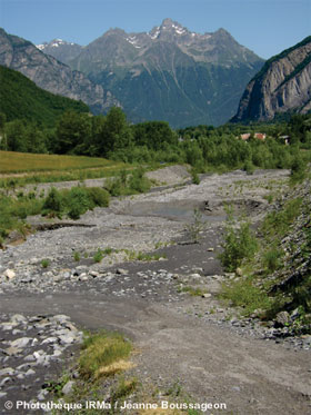 Photo 12 - Plage de rgulation hydraulique dans la partie basse du torrent de Saint-Antoine