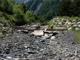 Photo 20 - Seuils endommags dans le lit du torrent de Saint-Antoine