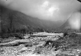 1911 - Le lit du Manival  la hauteur de l'ancienne route de Saint-Ismier  Saint-Pancrasse.