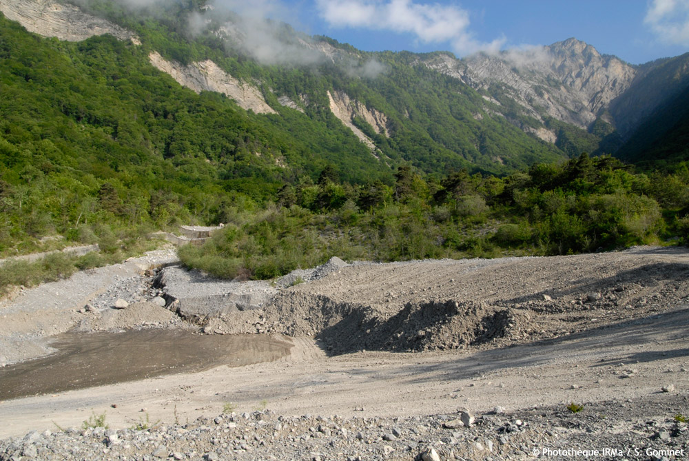 Vue vers l'amont de la plage de dpt le 04/06/2010 (le barrage d'arrt est derrire nous)