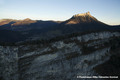 La falaise du Saint-Eynard et le sommet de Chamechaude qui s'illumine au petit matin