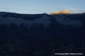 La falaise du Saint-Eynard et le sommet de Chamechaude qui s'illumine au petit matin