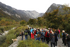 Le jour même de la première journée nationale de la Résilience, le 13 octobre 2022, le Résilience tour a emmené un groupe d’une cinquantaine de personnes pour une visite du torrent du Manival, au nord-est de Grenoble, guidée par le service de Restauration des Terrains en Montagne de l’Office National des Forêts (ONF/RTM), l’INRAE ETNA (Erosion Torrentielle Neige et Avalanche) et un historien de l'environnement. Une visite à trois voix pour découvrir l’histoire de ce torrent, son fonctionnement, la nature de ses crues et les aménagements dont il est l’objet depuis plus d’un siècle dans le cadre de la restauration des terrains en montagne puis de la sécurisation des zones urbanisées à partir des années 70. 