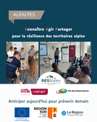 Le 16 septembre 2025, la rencontre ALE�ALPES a r�uni �lus et agents de la collectivit� de Durance Luberon Verdon Agglom�ration (DLVAgglo) lors d�une soir�e de sensibilisation � la gestion des risques majeurs. 

ALE�ALPES : 'Anticiper aujourd�hui pour pr�venir demain', est propos� par l�Institut des Risques Majeurs et le P�le Alpin Risques Naturels (PARN) pour la r�silience des territoires alpins.

Objectif : Informer les �lus et agents sur les modalit�s d�actions possibles des collectivit�s pour g�rer les risques naturels et diffuser de l�information sur les risques naturels en montagne dans un contexte de changement climatique.

Elle s�inscrit dans la continuit� de l�obligation d��laboration du Plan Communal de Sauvegarde (PCS) et son maintien � jour par les communes.

Au programme :
✔️ Interventions d�experts pour (re)d�couvrir les enjeux de la gestion des risques et les leviers d�actions sur le territoire.
✔️ Ateliers participatifs : Quizz sur les al�as du territoire et la r�glementation face aux risques naturels.
✔️ Et des retours d�exp�riences sous la forme de t�moignages sur une gestion de crise et les bonnes pratiques du Plan Communal de Sauvegarde (PCS).

Cet �v�nement s�inscrit dans la dynamique RESALPES.

avec Gilles Megis (Vice-Pr�sident DLVAgglo) - Serge Faudrin (Maire de Villeneuve)

Durance Luberon Verdon Agglom�ration (DLVAgglo)
P�le Alpin Risques Naturels (PARN)
Pr�fecture des Alpes-de-Haute-Provence

Avec Anthony Veiga - IRMa et Olivier CARTIER-MOULIN - PARN

👉 Si vous �tes en territoire alpin et vous souhaitez organiser une session de sensibilisation et pr�vention dans la gestion des risques majeurs : Contactez Anthony Veiga.
----------------------------------------------------------------------------------
 🙏 Avec le soutien de : 
l'Union Europ�enne (PO FEDER Massif des Alpes)
R�gion Sud - Provence-Alpes-C�te d'Azur
R�gion Auvergne-Rh�ne-Alpes
le commissariat de Massif des Alpes

Merci � la Ville de Gr�oux-les-Bains pour son accueil.

L'Europe s'engage en R�gion Sud
Fonds europ�en de d�veloppement r�gional (FEDER)
ANCT - Agence nationale de la coh�sion des territoires