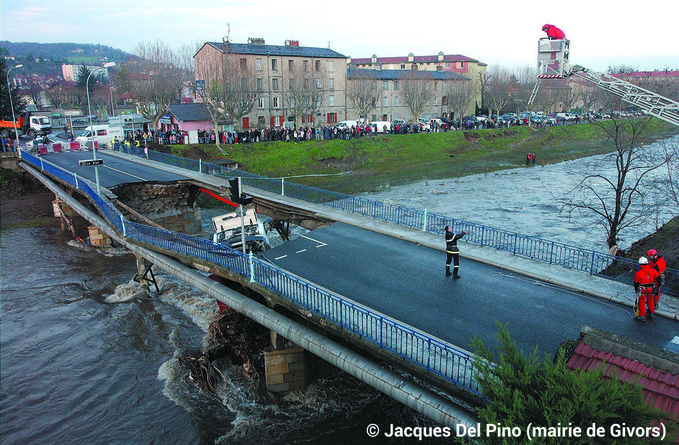 Crue du Gier  Givors le 2 dcembre 2003