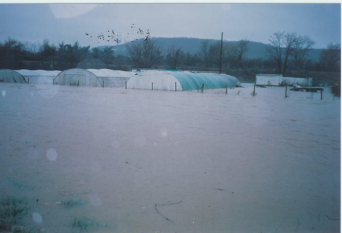 Crue du Garon du 2 dcembre 2003 - inondation des lotissements de Montagny le bas vue depuis Grigny