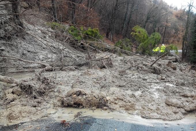 Glissement de terrain sur la RD 8b suite au passage de la tempte Eleanor