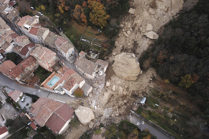 Eboulement d'un Pnitent sur la commune des Mes entranant la destruction de trois maisons