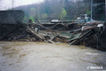 Crue du Garon  Montagny le 2 dcembre 2003 - berge arrache au niveau de la RN86