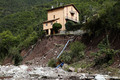 Crue de la Vsubie  Roquebillire lors de la tempte  Alex - rosion de la berge rive gauche