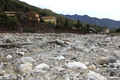 Crue de la Vsubie  Roquebillire lors de la tempte  Alex - rosion de la berge rive gauche