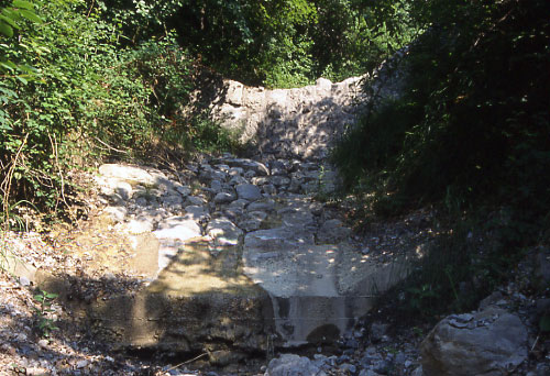 Barrage et contre barrage dans le torrent de Corbonne