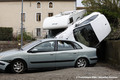 Inondations  Trbes (Aude) le 15 octobre 2018 - Carcasses de voitures sur le parking en rive gauche