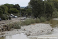 Inondations  Trbes (Aude) le 15 octobre 2018 - Carcasses de voitures sur le parking en rive gauche