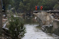 Pont de la D118 emporté par la crue du ruisseau de Trapel le 15 octobre 2018 à Villegailhenc