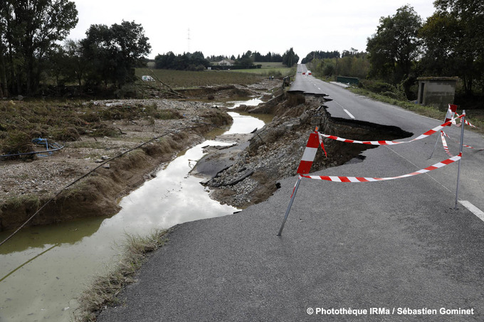 RD 201 emportée par la crue du Trapel à Villemoustaussou (Aude) le 15 octobre 2018