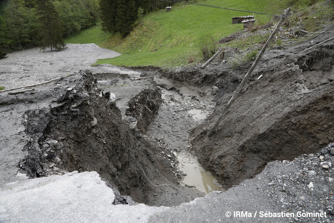 Glissement de terrain du Bersend  Beaufort - Engravement des champs en aval de la D925