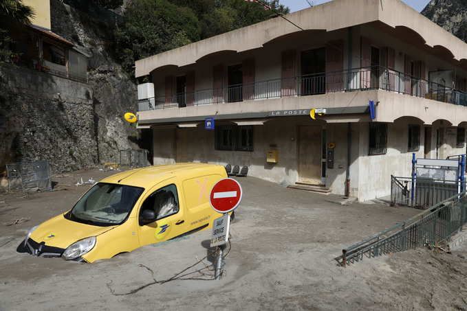 La Poste ensable  Breil-sur-Roya aprs la crue du 2 octobre 2020 - tempte Alex