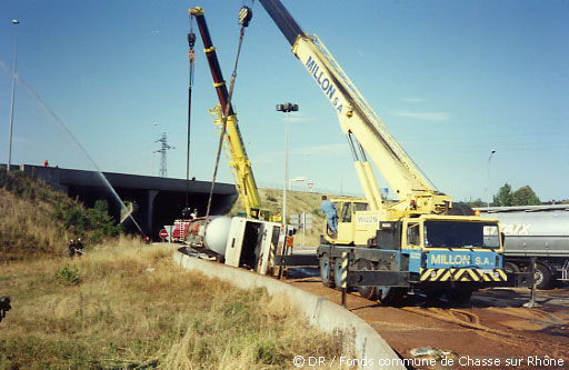 Accident d'un camion citerne transportant de l'essence