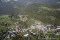 Vue aérienne de la gorge des Manauds, des plages de dépôt et du village du Châtelard (Savoie)