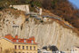 Pose de filets pare-blocs sur les contreforts de la Bastille