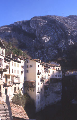 Le mont Barret touch par l'incendie de juillet et aot 2003