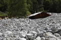 Crue du torrent des �tan�ons � la B�rarde - habitation engrav�e en rive droite