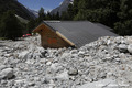 Crue du torrent des �tan�ons � la B�rarde - habitation engrav�e