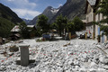 Crue du torrent des �tan�ons � la B�rarde - place du village engrav�e