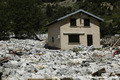 Crue du torrent des �tan�ons � la B�rarde - habitation engrav�e en aval du c�ne du d�jection