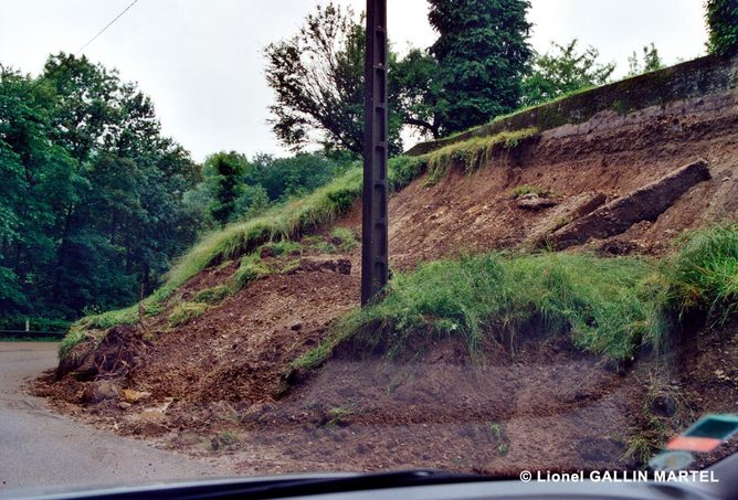 Glissement de talus sur la RD 28 (route des Abrets)