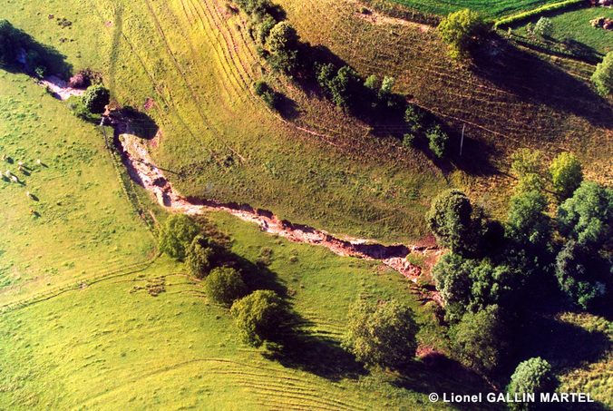 Ravinement dans un champ - vue arienne